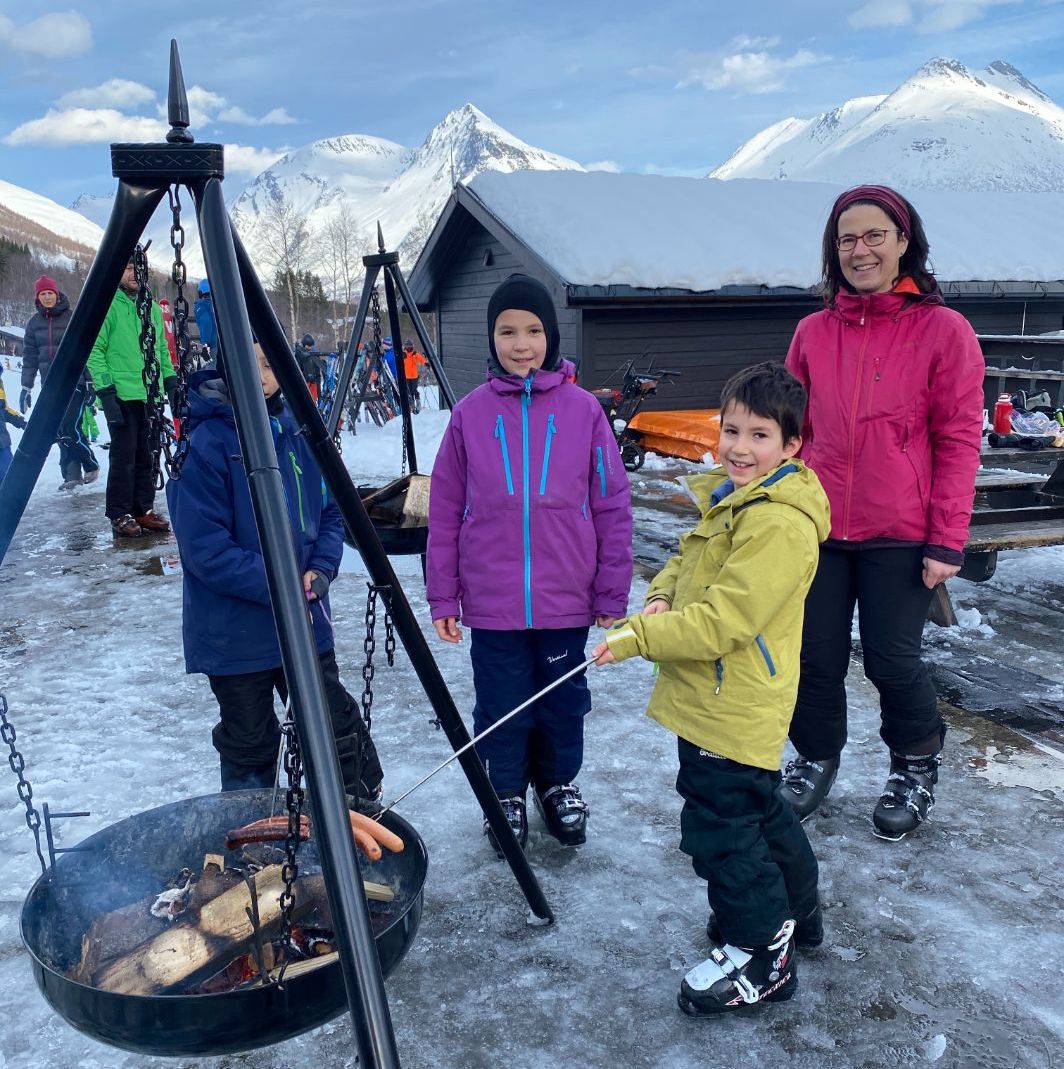 Familie med bålpanne